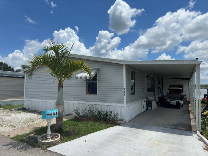 Winter Haven, FL Mobile Home for Sale located at 141 Lake Smart Drive Ne Lucerne Lakeside Park